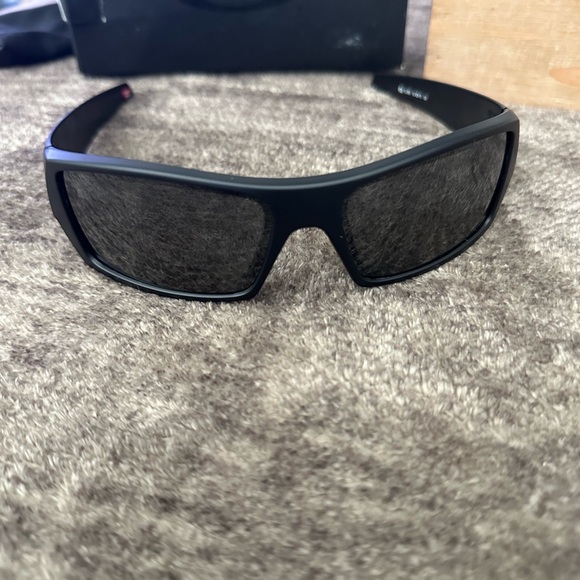 Oakley Sunglasses - NEW - Picture 8 of 10
